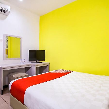 ג'קרטה Oyo 119 Belvena Hotel מראה חיצוני תמונה